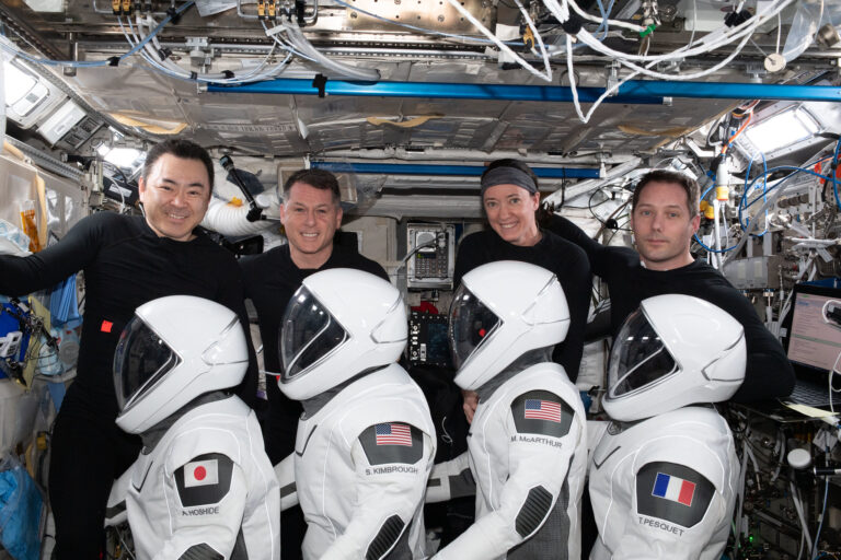 NASA Invites Media to Headquarters to Meet Commercial Crew Astronauts