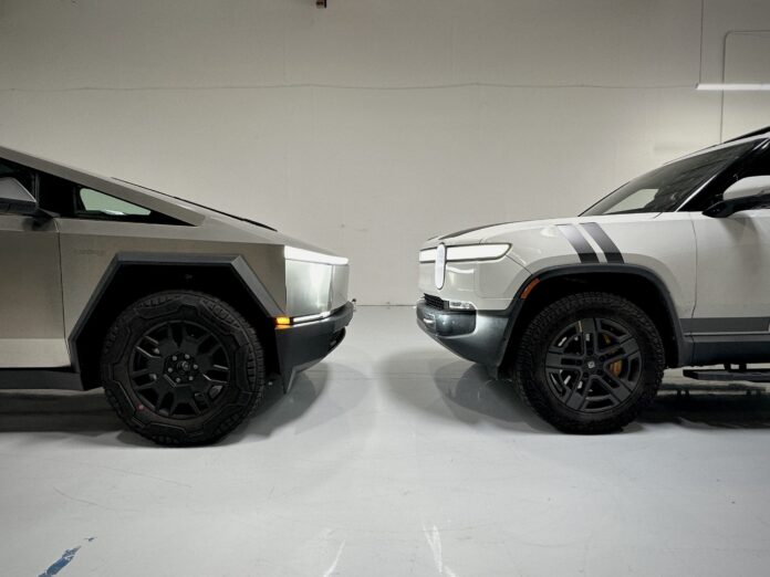 tesla-cybertruck-rivian-r1t-head-to-head-scaled.jpg