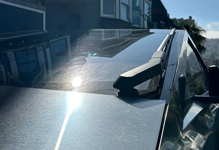 tesla-cybertruck-wiper-close-up.jpg
