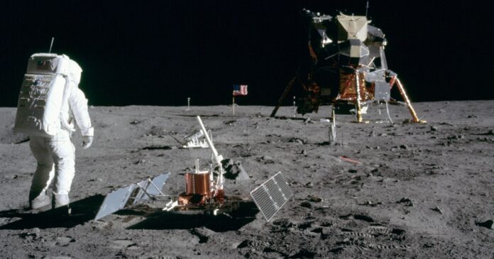 Aldrin_Looks_Back_at_Tranquility_Base_-_GPN-2000-001102.jpg
