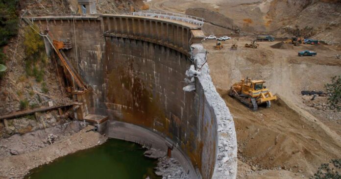 outdated-dams_stalled-hydropower_compressed.jpg