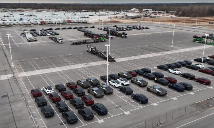 giga-texas-outbound-lot-cybertruck-model-y-units-1000x600.jpg