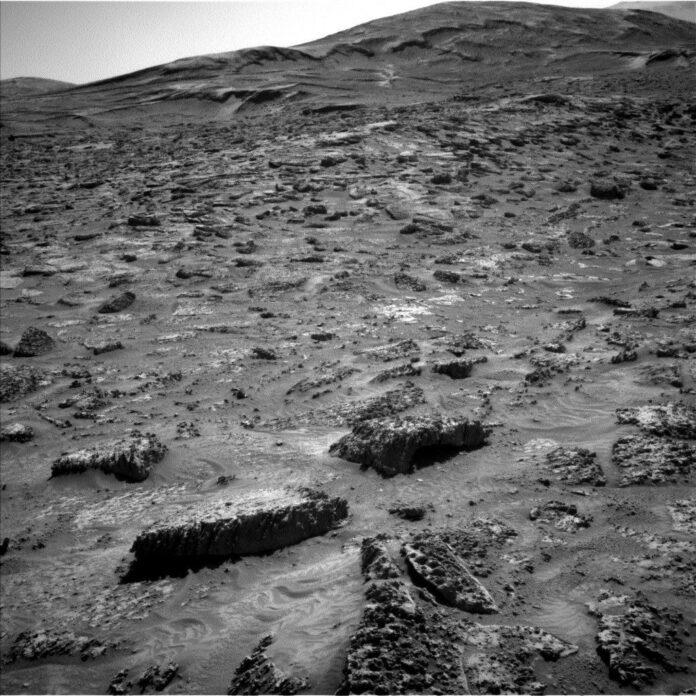 https___mars.nasa_.gov_msl-raw-images_proj_msl_redops_ods_surface_sol_04526_opgs_edr_ncam_NLB_7992903.jpeg