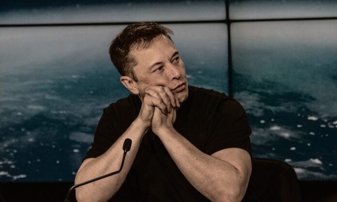 2048px-Elon_Musk_at_a_Press_Conference-1000x600.jpg