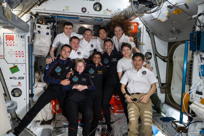 the-axiom-mission-4-and-expedition-73-crews-take-a-group-portrait.jpg