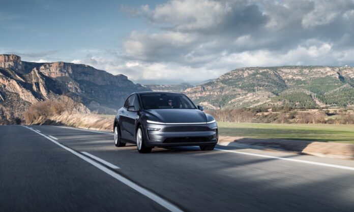 new-tesla-model-y-logo-outdoor-1000x600.jpeg