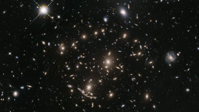 https___blogs-images.forbes.com_startswithabang_files_2018_12_09-Abell-370-BUFFALO-detect-faintest-e.png